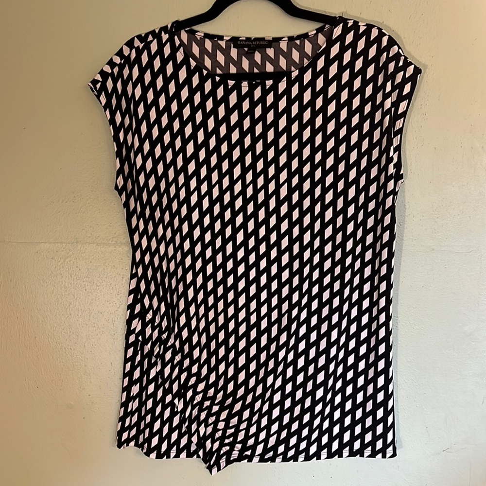 Banana Republic B & W Diamond Print Blouse Size M